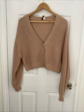 H&M Cropped V-Neck Button Front Sweater Cardigan - Beige Size Medium